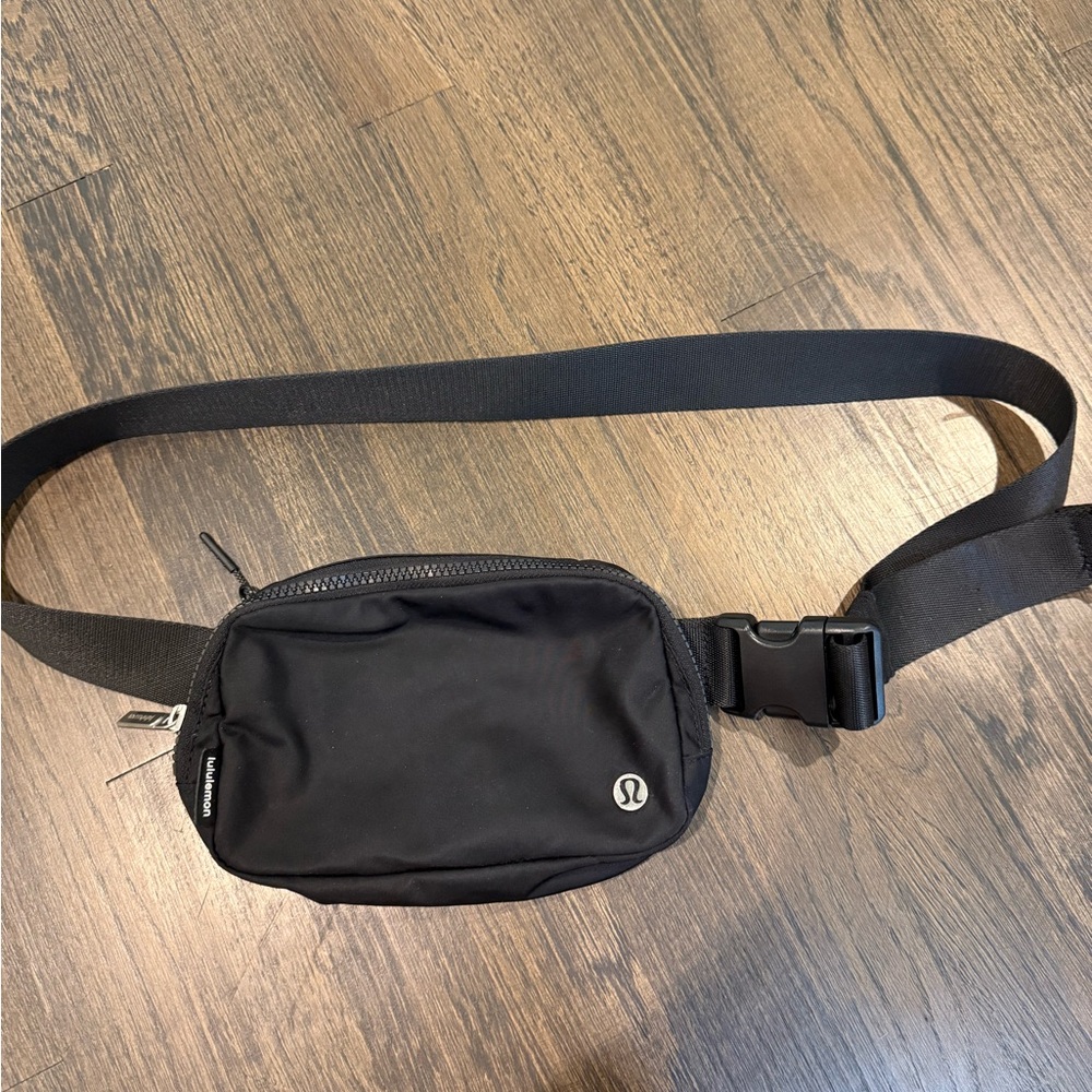 Black Lululemon belt bag